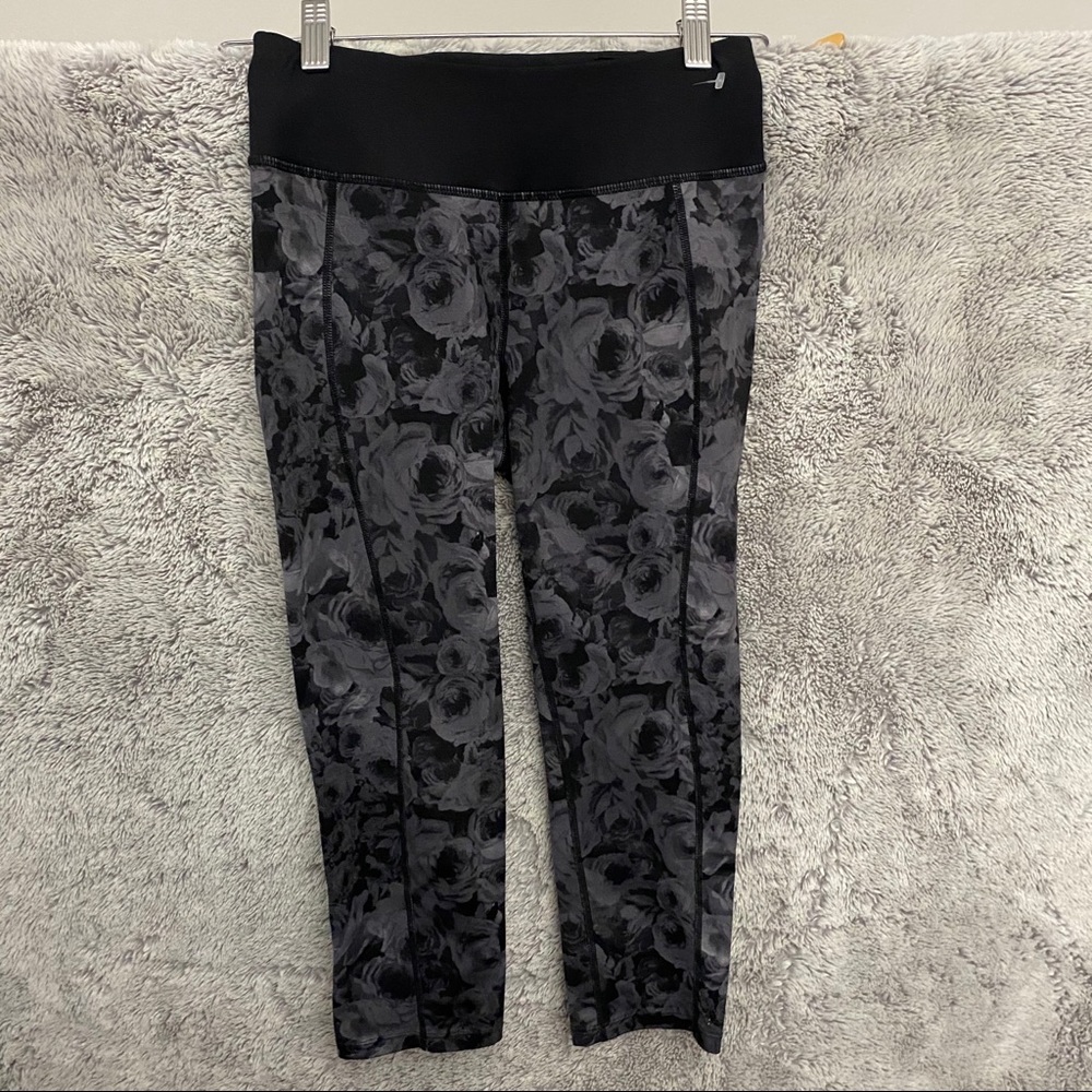 Betsey Johnson Capri Leggings